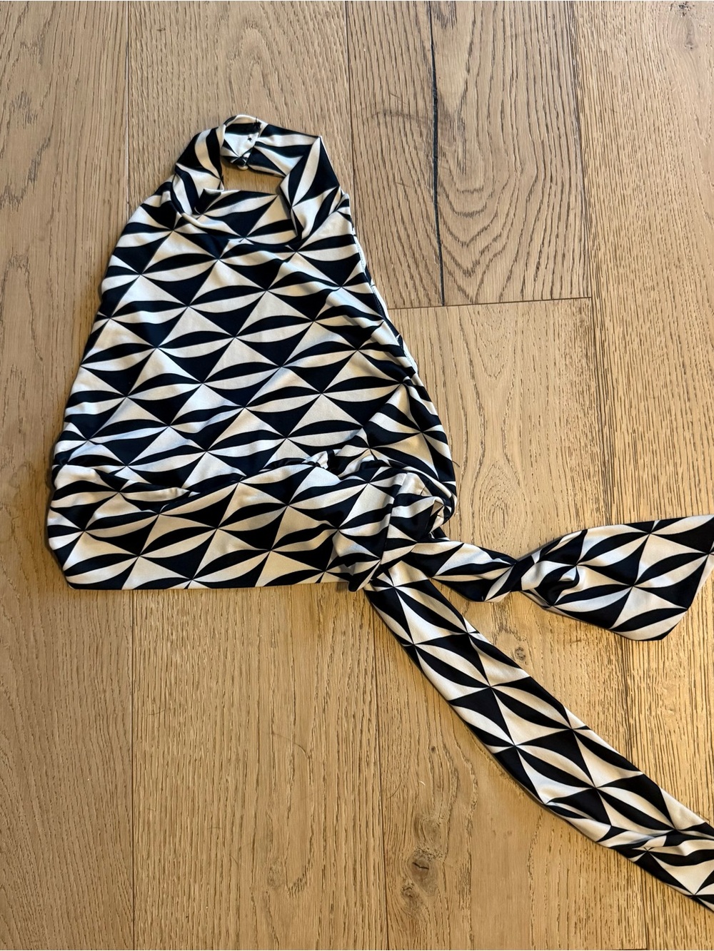 Dynamite Black & Beige Geometric Halter Crop Top Size Medium